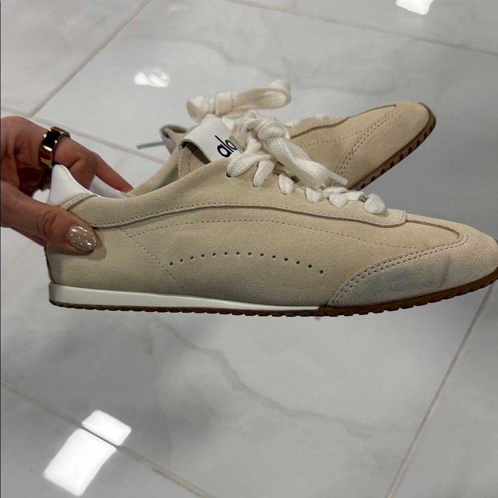 ALO Yoga Cream Women's Sneakers